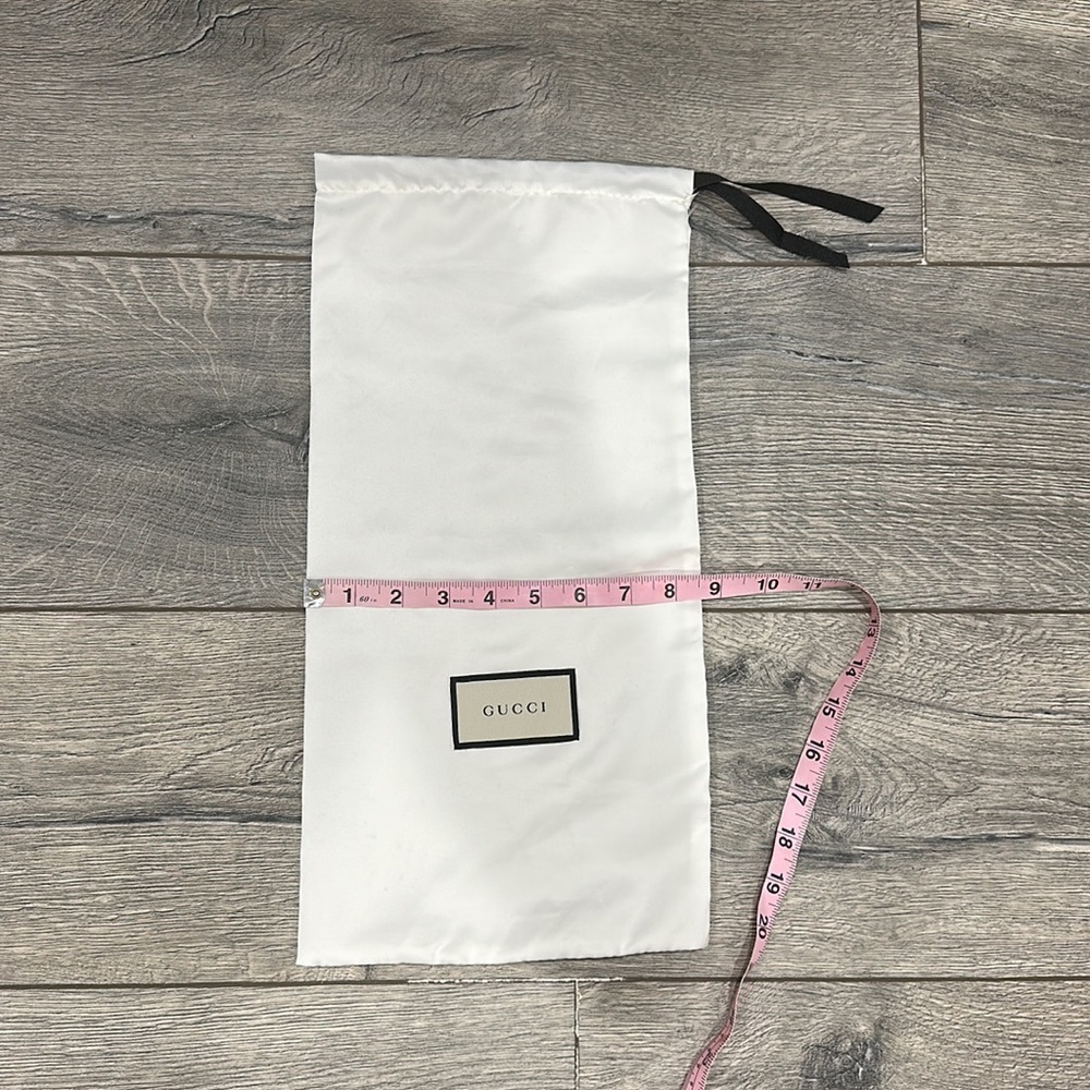 • Gucci • Unisex 1 Shoe Drawstring Dust Bag White and Black - Picture 3 of 3